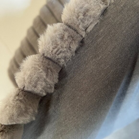 *LIKE NEW* Incredibly Soft Faux Mink Fur Poncho (Gray, OS) - Picture 3 of 3